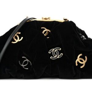 CHANEL Velvet Enamel CC Kiss Lock Clutch Black